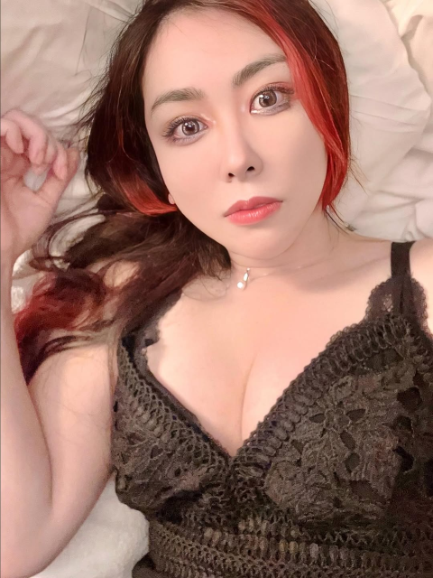 美肌あらわな無防備寝そべりショットにファン悶絶⁉美女プロレスラーの最新インスタショットに注目集まる！