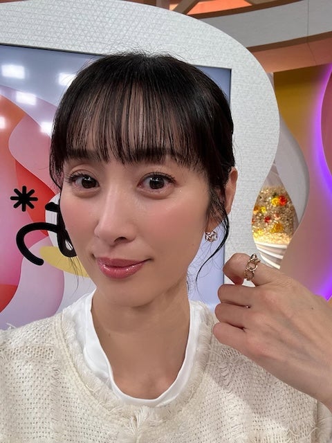 坂下千里子、日替わりMCを務めるあの番組の衣装を公開！