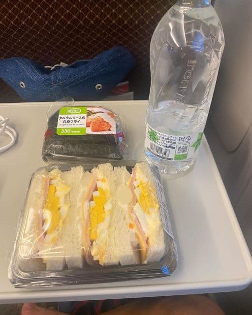 クロちゃん、まさかのものを手渡されて親切すぎるマネージャーに苦情？！