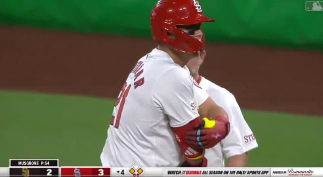 ヌートバーがパドレス戦でナイスバッティング