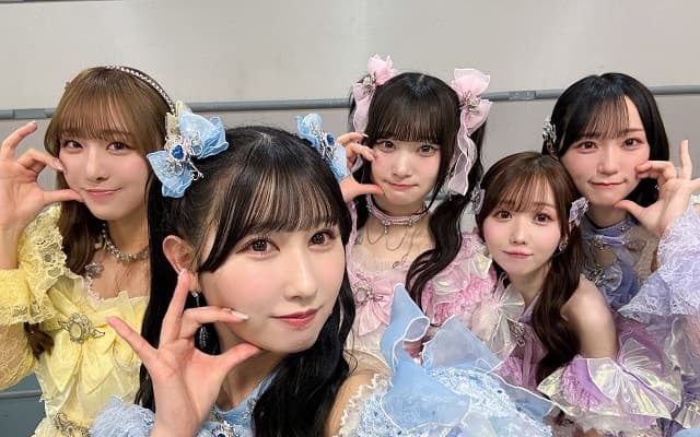 イコラブが魔法少女衣装でテレビ出演！山本杏奈が歌番組では初のハーフツイン姿を披露