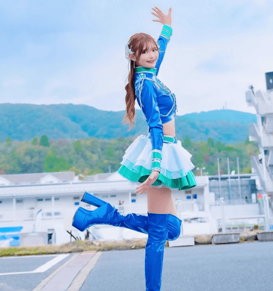 「かわいすぎです、 癒されます」美女レースクイーン、サーキットで魅せた”ロマンティック・ポージング”と報告にファン歓喜「おめでぴょん！」