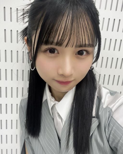 Mステ出演の日向坂・上村ひなの「新衣装でパシャリ！」が可愛すぎると話題！