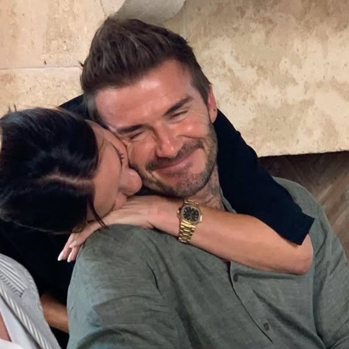 ナイトの爵位を受けたベッカムと妻のヴィクトリアが幸せショットを公開！「美しい」「なんて素敵な夫婦なの！」とファン感激