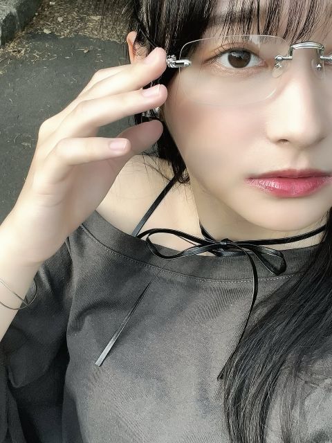 どひゃ～肩出しがセクシーすぎ！女優・影山優佳が最新ショットを披露！