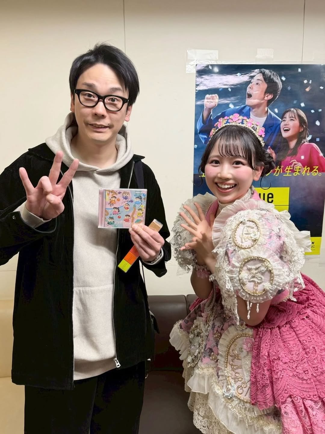 「じゃーん！」松本かれん、人気芸人とのツーショットに笑顔全開