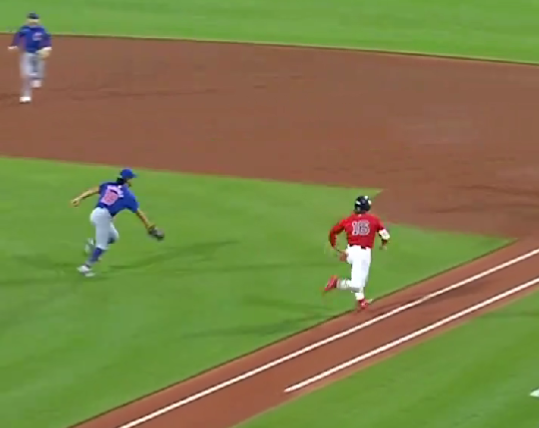 今永昇太が守備で魅せる！華麗なグラブトスが話題