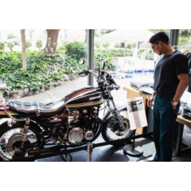 市原隼人、代官山蔦屋書店で開催中のPAMS 30周年イベントに参加「JMCとPAMSの共同開発エンジンを披露」