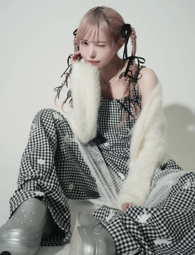 益若つばさ、Instagramでのリラックスタイムとファッションシェアが話題に