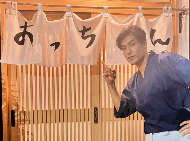 「こんな男前店主の店やったら毎日行く」イケおじ俳優のドラマオフショにドキドキ