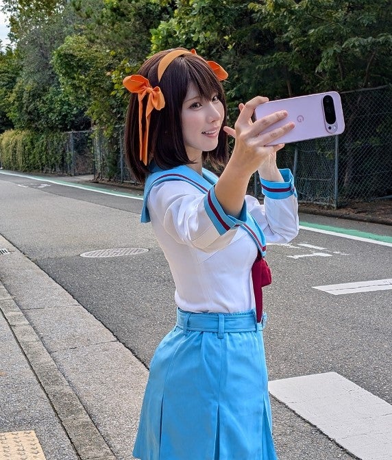 えなこ “ハルヒ”コスプレで聖地を探訪