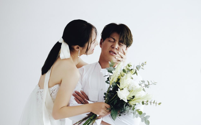 イケメンプロ野球選手と美女ゴルファーが結婚を発表　ウェディングフォトに反響