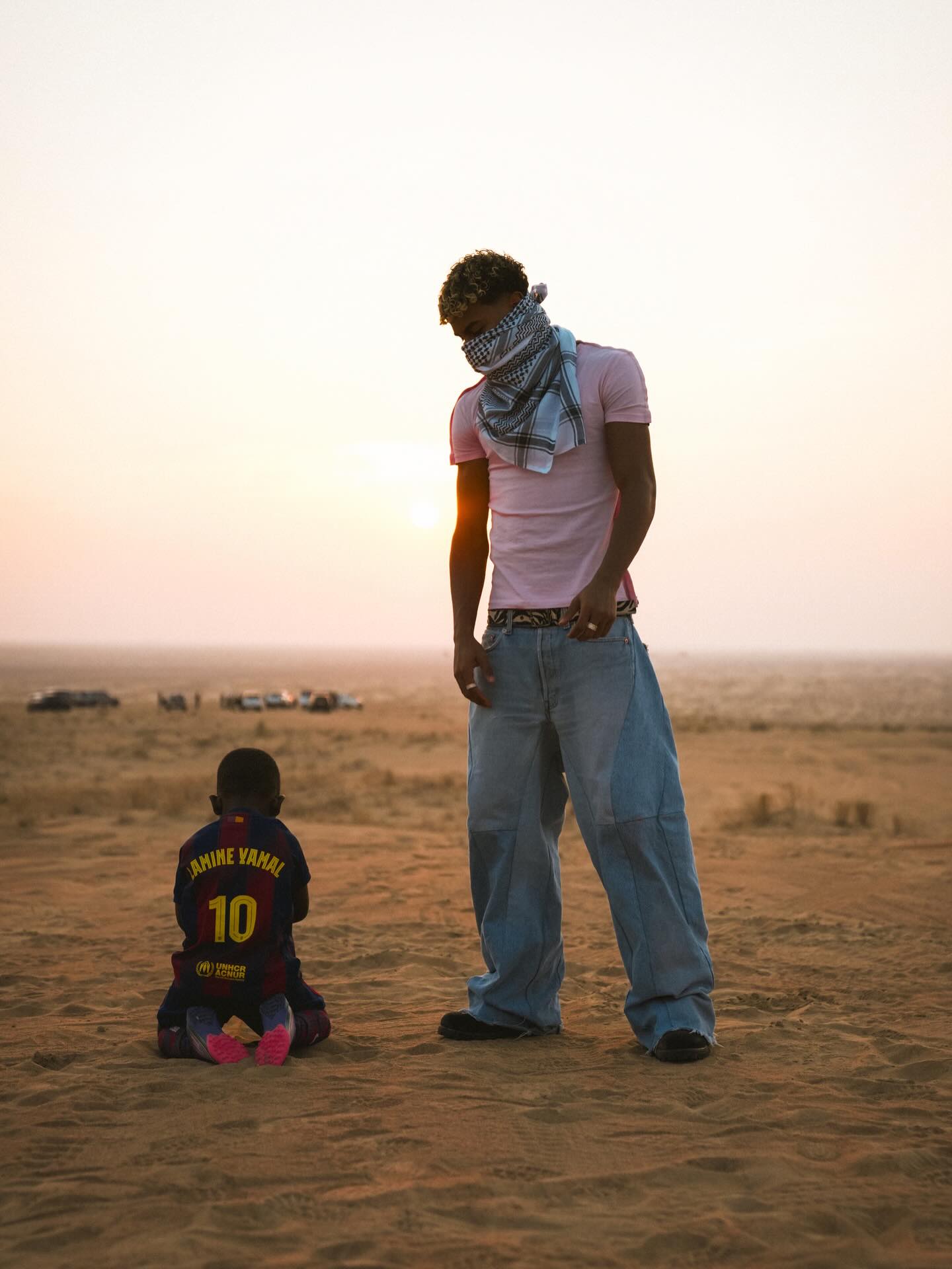 グローブ・サッカーアワード2025に選ばれたラミン・ヤマル！「ドバイ一周旅行」の様子を報告