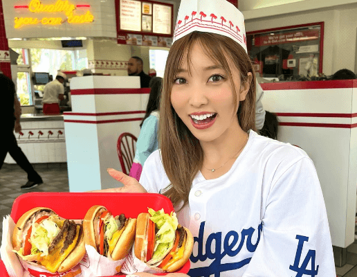 「何もかも綺麗でばえる」野球美女子、LAのオフショットを披露！豪華フォトの数々にドジャースファン歓喜「美しすぎる」