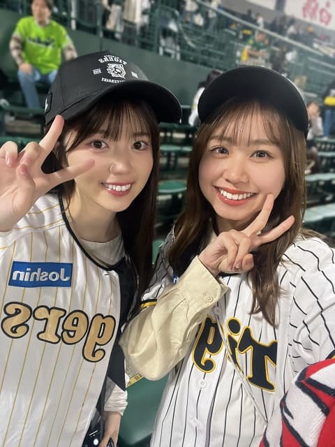 NMB48メンバーが2人で”甲子園開幕戦”を観戦！レジェンドOBに感激&球場グルメも堪能