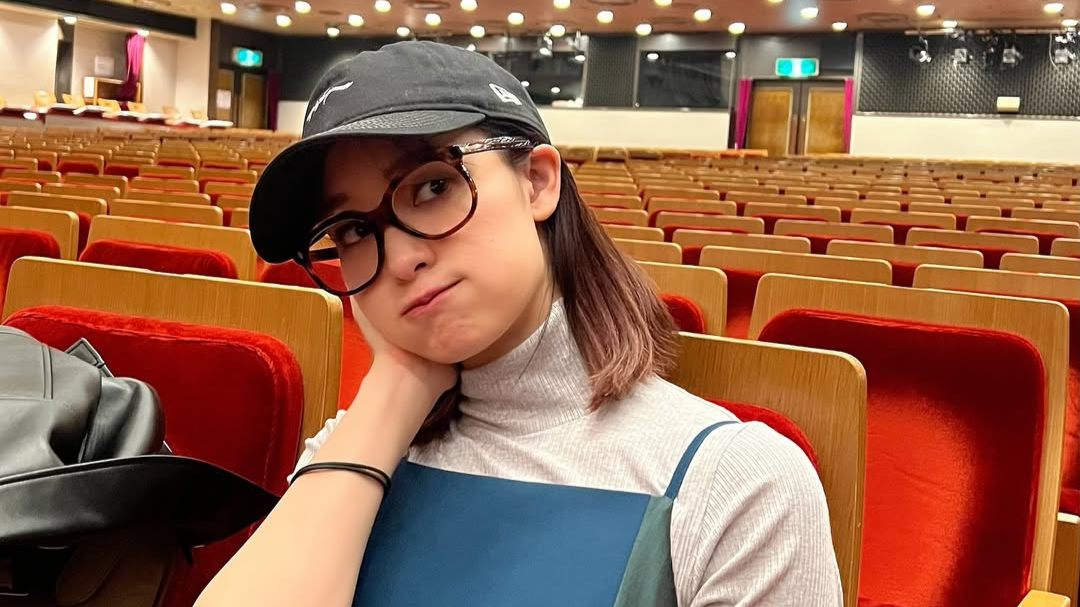 剛力彩芽、あと11公演！感謝を込めて…公演後の私服ショットを大公開！！