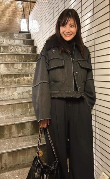 2児の母・佐藤ありさの私服に大反響「相変わらずの可愛さは健在ですね〜」