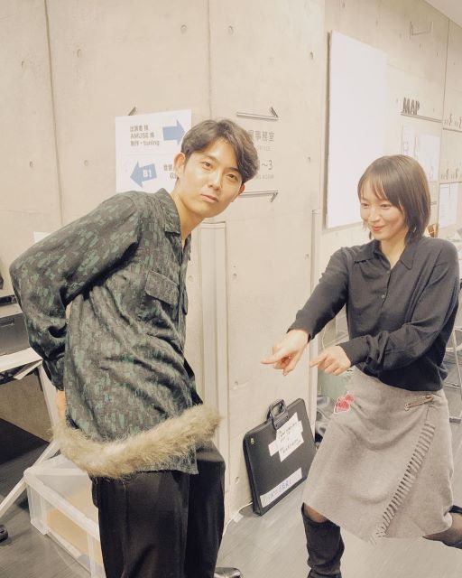 「ずっと楽しみにしてたライブへ」吉岡里帆、舞台衣装に興味津々の表情が可愛すぎると話題！