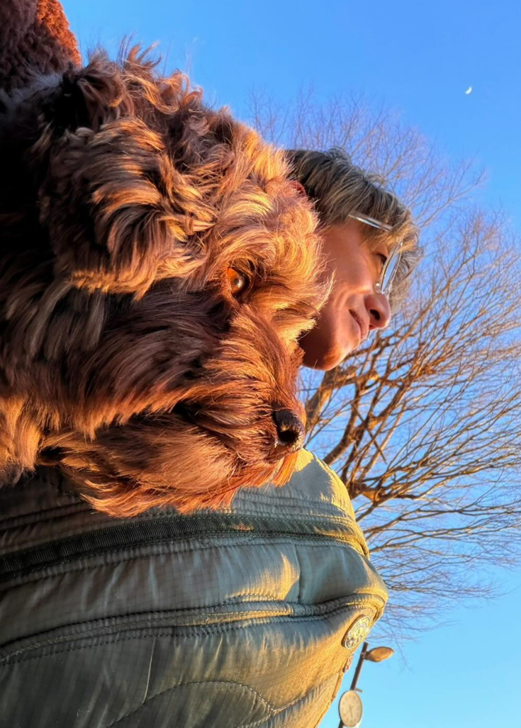 夕焼けを背に出勤…木村拓哉、現場帰りの一瞬ににじむ相棒との時間