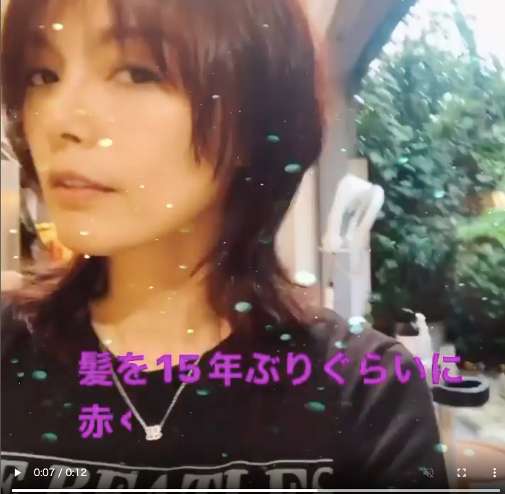 「夢見る少女じゃいられない✨」相川七瀬さんの赤髪に絶賛の声❤️