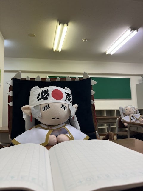 「必勝のフリーレン」フリーレンも共通テストに挑戦？後ろにはなんだかぐったりしたフリーレンも...