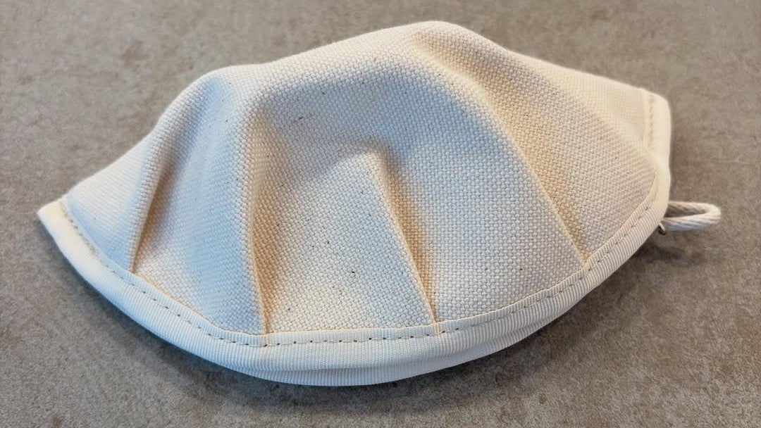 センス爆発の“謎アイテム”に選手も感動…話題沸騰の餃子ポーチが可愛すぎる