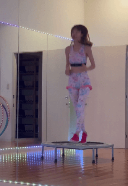 ほしのあき、久しぶりのトランポリン挑戦でファン爆笑！