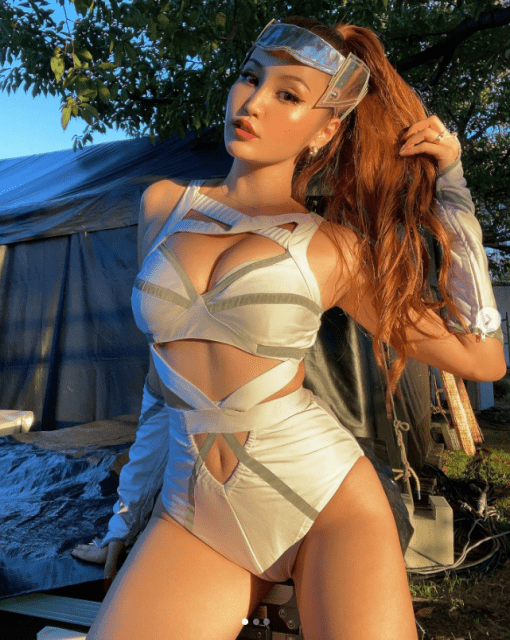 渡辺加苗「思い出詰まったセクシー衣装」でファン魅了！