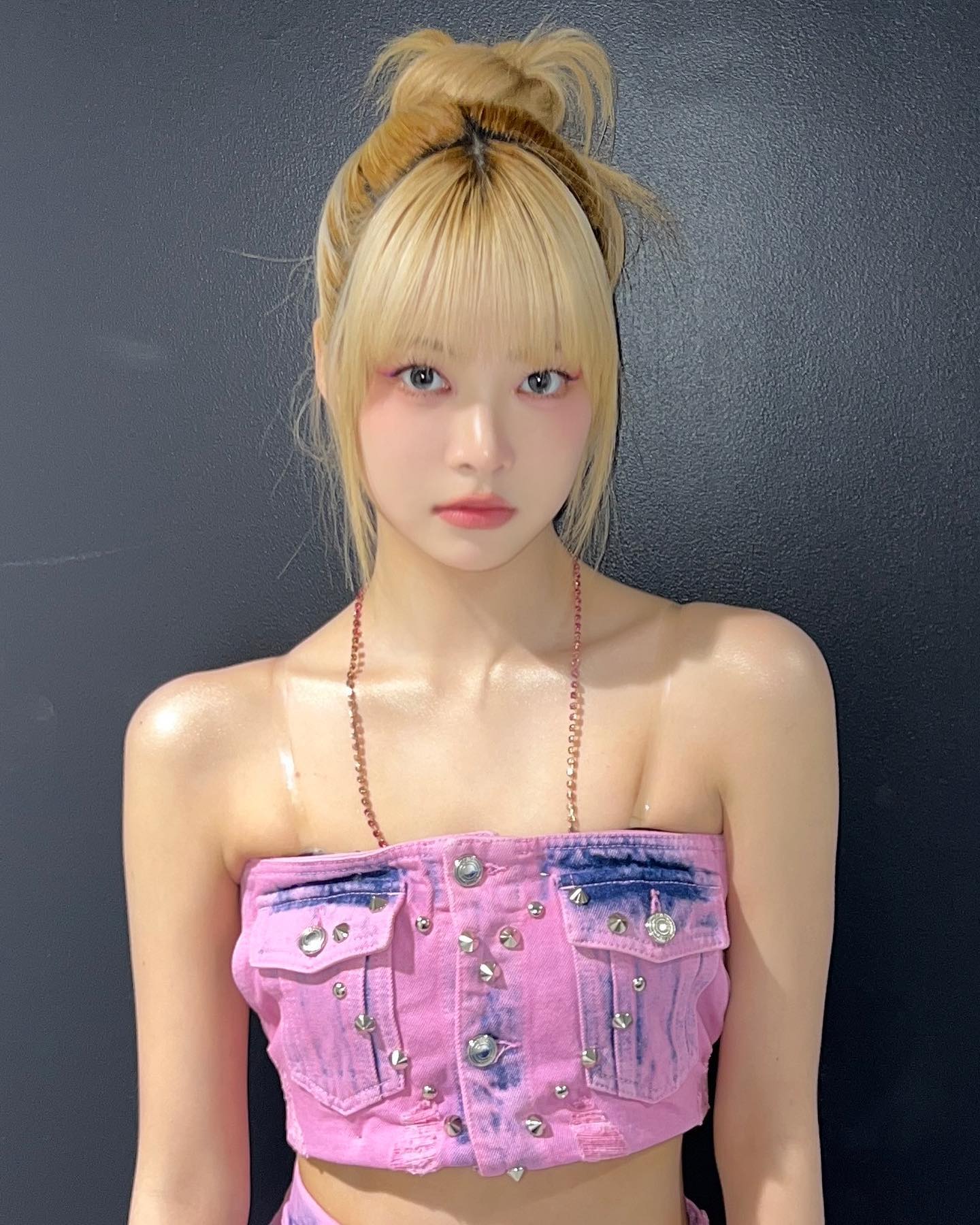 世界で大注目のウンチェ K-POP界を牽引する“17歳”魅力が爆発