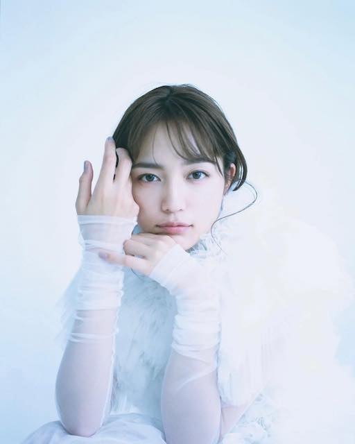 「透明感がハンパない💖」川口春奈の最新ショットにファン大歓喜