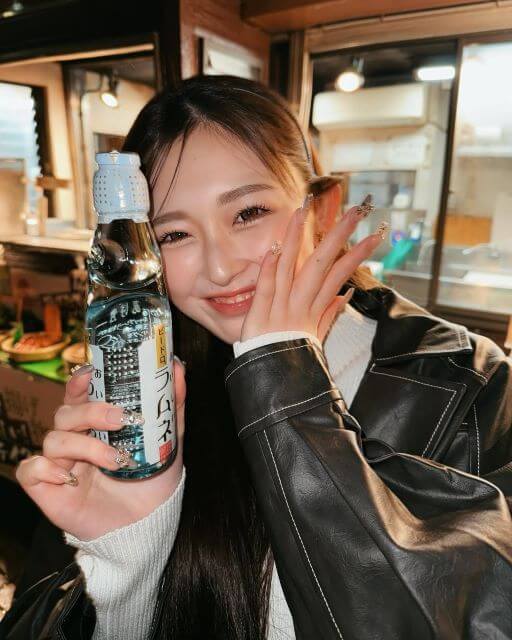 ラムネがキンキンすぎたwww ゆうちゃみ、江ノ島で冷え冷え体験！