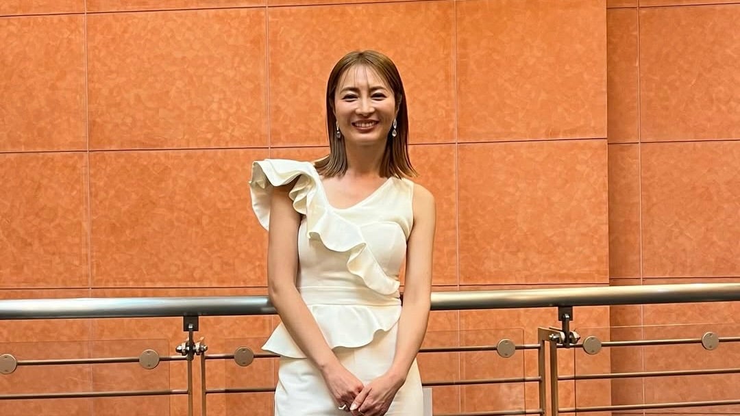 「色気流石です」あの美人女優、抜群のプロポーションを活かしたお洒落白コーデが話題に！