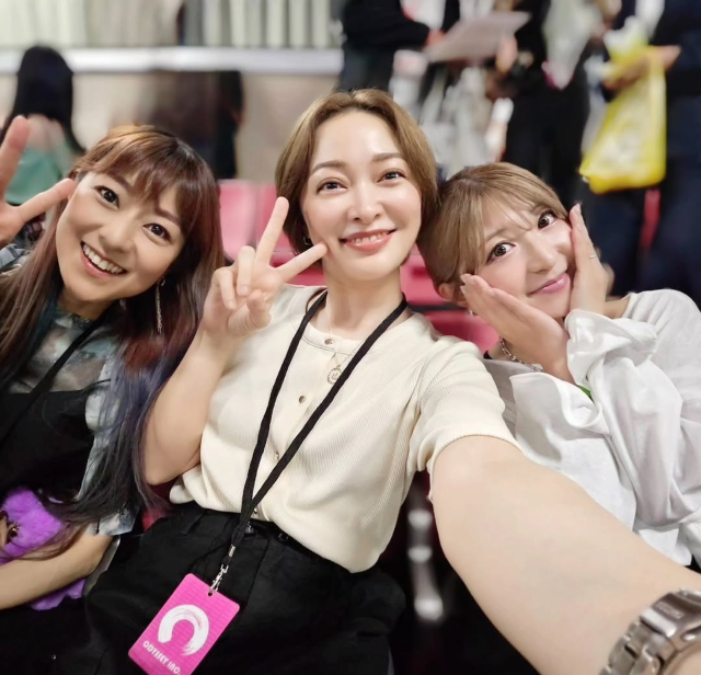 「席が隣で嬉しさ満点」元モー娘。市井紗耶香、生田衣梨奈の卒コン駆け付けた