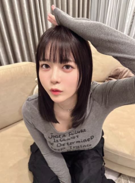 東雲うみの裸眼私服スタイルにファン悶絶！？かわいいと話題に