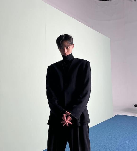 aespa・カリナとの熱愛が認められた俳優イ・ジェウクのオフショットがカッコ良すぎる😍