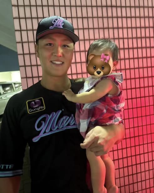 ロッテ・山口航輝が熱い声援に感謝！娘とのほっこりツーショットも披露！