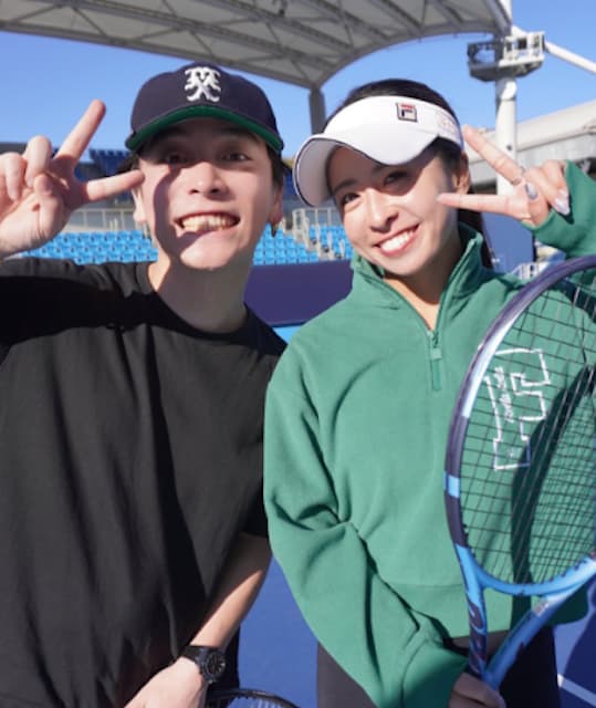 園田彩乃、あの人気アーティストが驚きの初テニス体験！『初めてとは思えない上達ぶり』