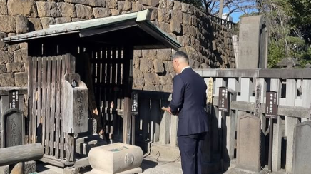 市川團十郎、泉岳寺から新年への意気込みを語る！「お正月は新橋演舞場へ」！！