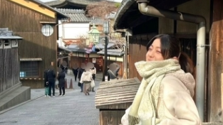 中村静香、京都で新年を満喫「ぶらり散歩で八坂の塔を訪問」