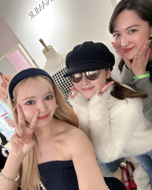 鈴木奈々、藤田ニコルのブランド『カルナムール』の展示会へ