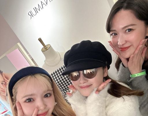 鈴木奈々、藤田ニコルのブランド『カルナムール』の展示会へ