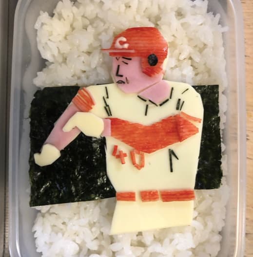 ザ・ギース尾関があのカープレジェンドの誕生日を祝福！あの代名詞のシーンのキャラ弁を披露