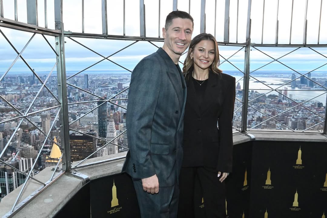 世界最高峰ストライカーと“美人妻” NYで映画級2ショット