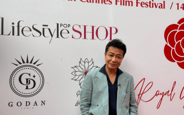 「カンヌに到着しました。」中山秀征、ちょいワル風⁉