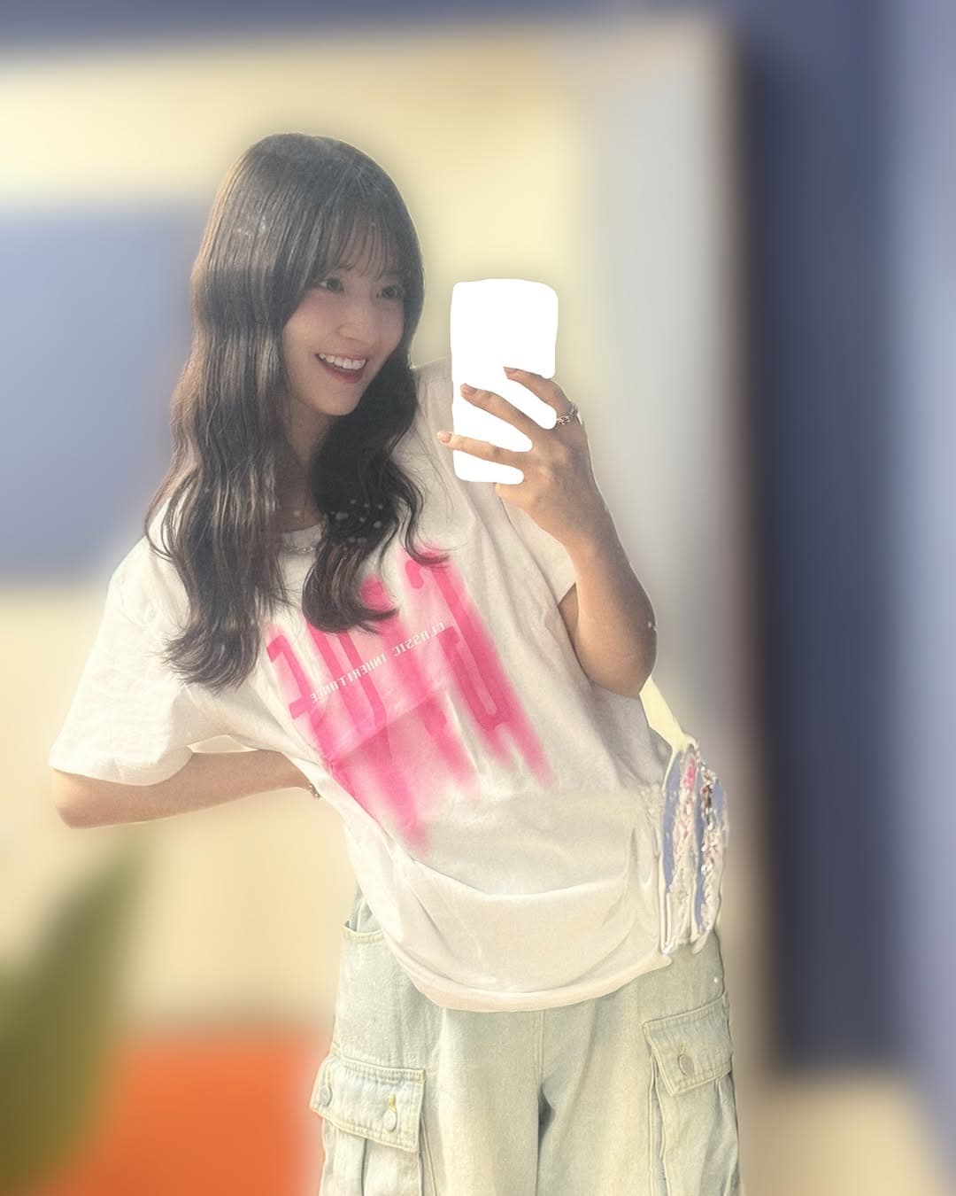 金川紗耶、新Tシャツで海外ガール風ショット披露！