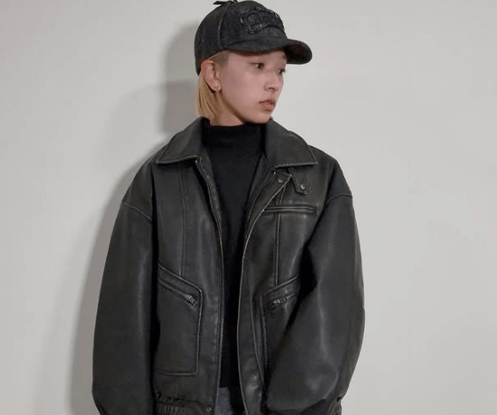 「カッコいいです、 探偵みたい」金髪のテニス美女子、ブラックのボーイッシュコーデが”俳優風”だと話題に「最高です」