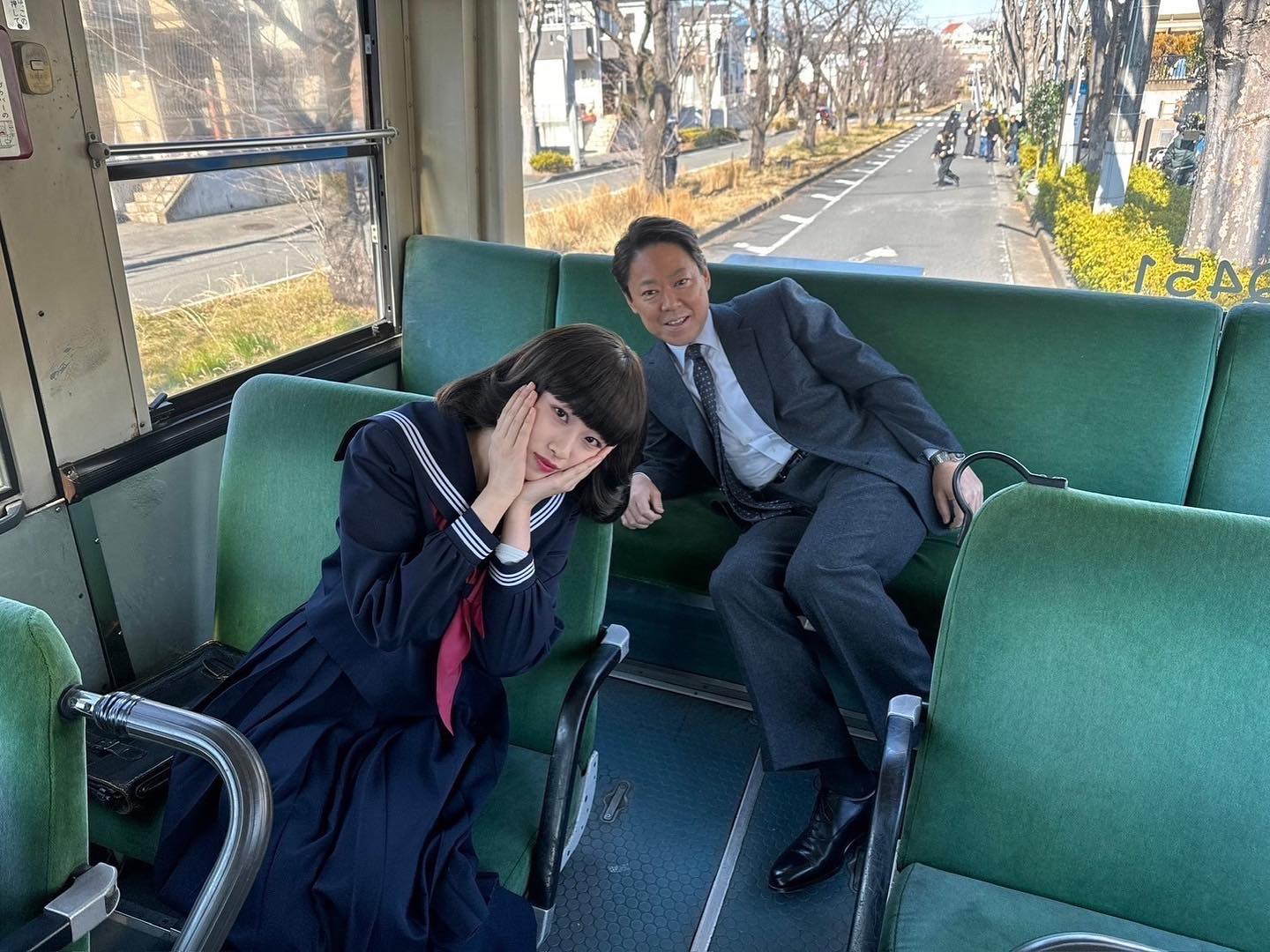 不適切にもほどがある！親子の仲良しツーショットが話題に！