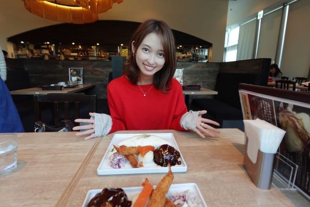 TBS・佐々木舞音アナ『あの人気占い師』が占った運気アップメニュー全部乗せプレートにご満悦！