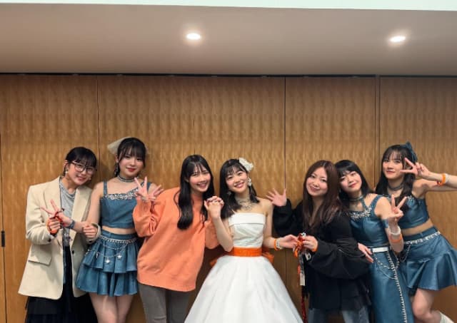 Juice=Juice・入江里咲が八木栞の卒業を祝福「次の夢もずっと応援してるね！！」