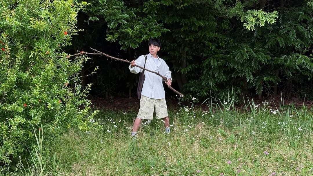 「少年かよ!」自然満喫ショットにファン絶叫…“あの人気アイドル”が見せた意外すぎる夏の素顔